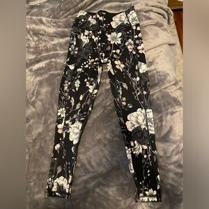 Victoria’s Secret leggings, never worn size 6